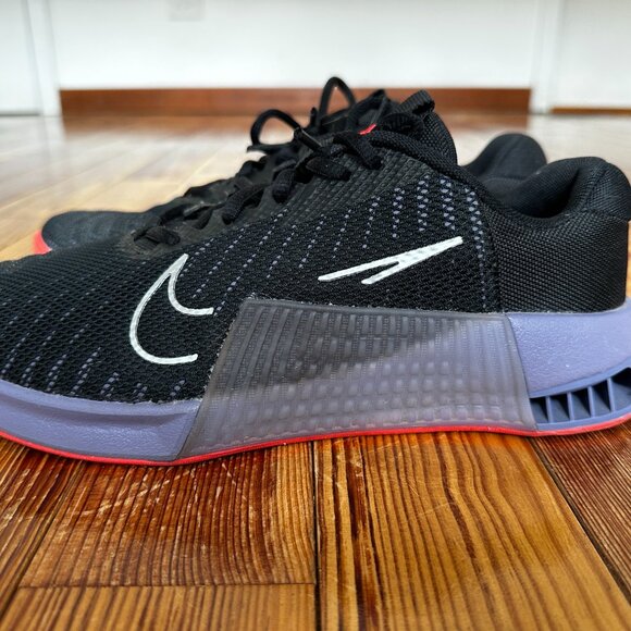 Womens Size 9 Nike Metcon 9 in black/metallic silver/purple/red - Picture 4 of 10